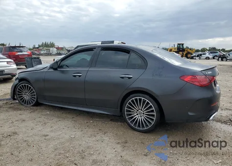 2024 Mercedes-Benz C 300 z USA, uszkodzony, nr VIN W1KAF4GBXRR155221